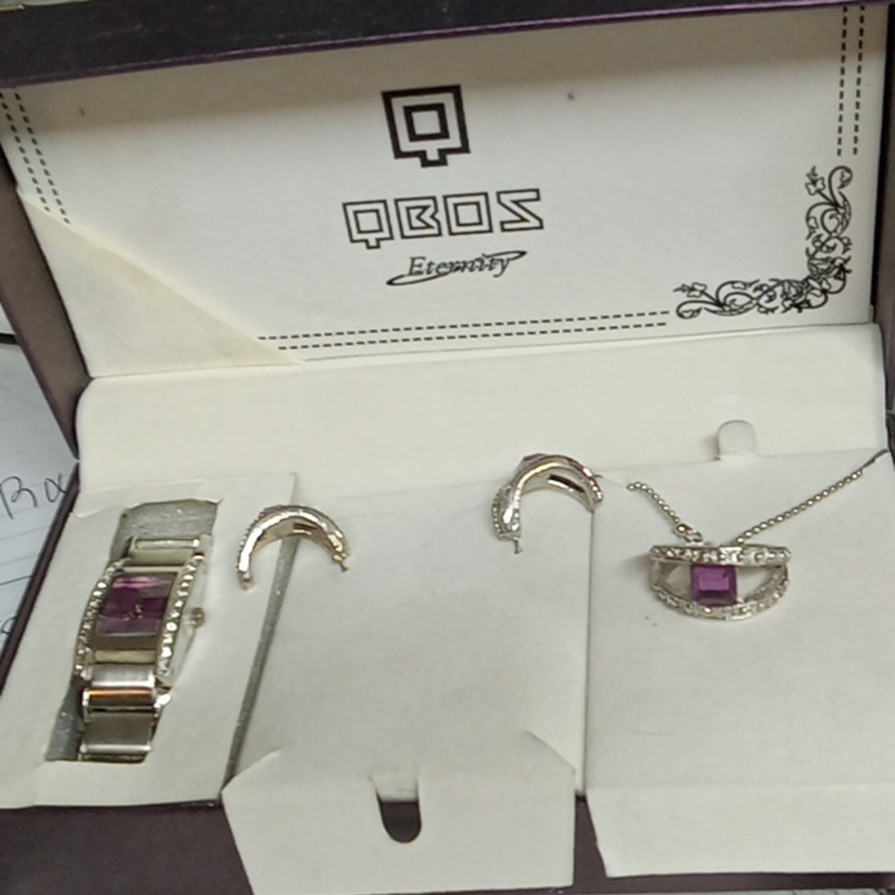QBIZ GORGEOUS WOMEN GIFT SET WATCH, Earrings Necklace